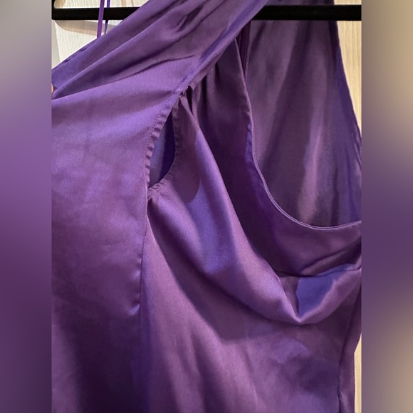 Guess purple satin halter top size M - Picture 3 of 7